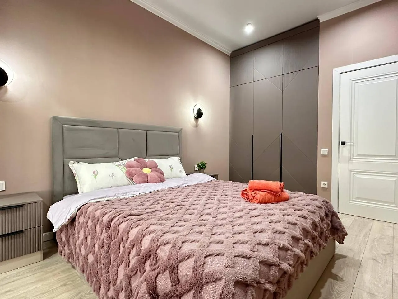 Luxury Two-Room Apartment With Beautiful Mountain Views Almaty 0*,