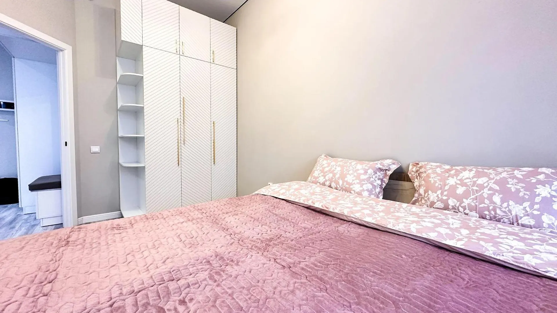 Luxury Two-Room Apartment With Beautiful Mountain Views Almaty